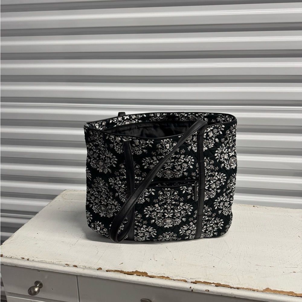 Vera Bradley | Work Bag in Black and White Floral